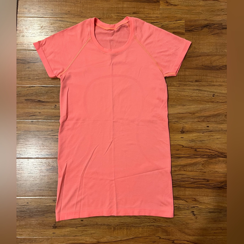 lululemon athletica metal vent Short Sleeve Tee in Coral Pink/Orange